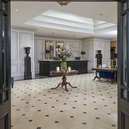 Готель Dromhall 4*