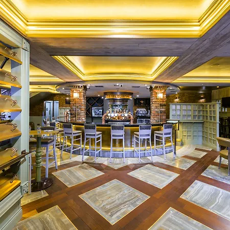 Готель Dromhall 4*