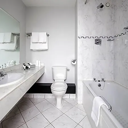 Dromhall Szálloda 4*