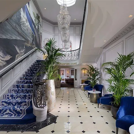 Dromhall فندق 4*