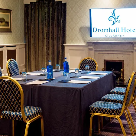 Dromhall فندق