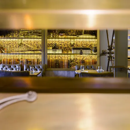 فندق Dromhall 4*