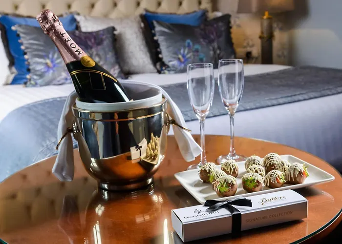 Отель Dromhall 4*