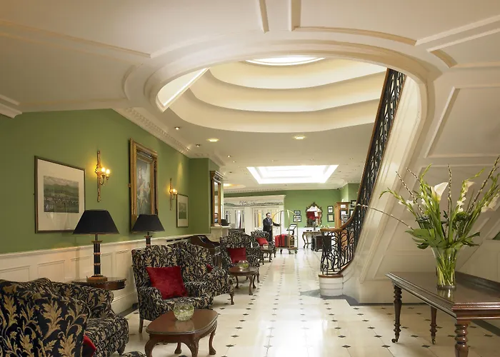 Отель Dromhall 4*